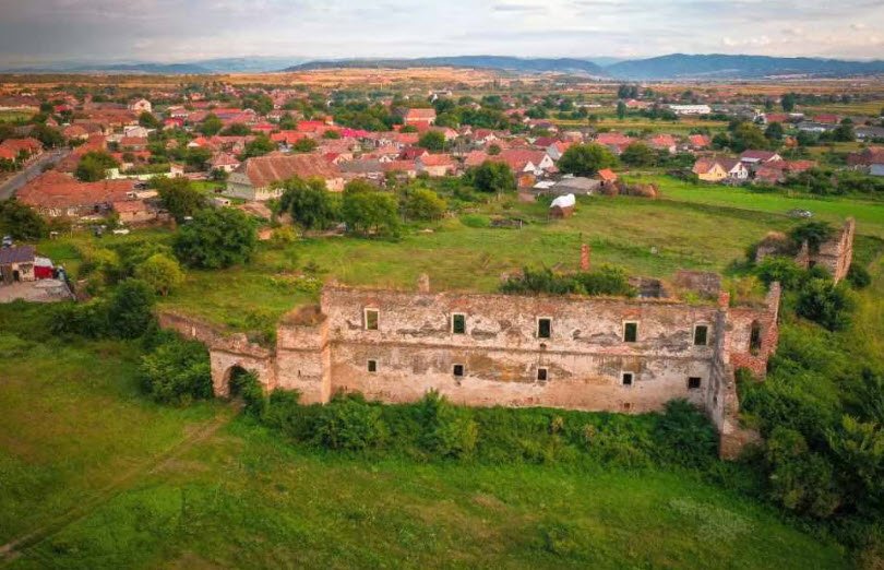 Ruinele Castelul Martinuzzi, Vințu de Jos, Romania, Romania
